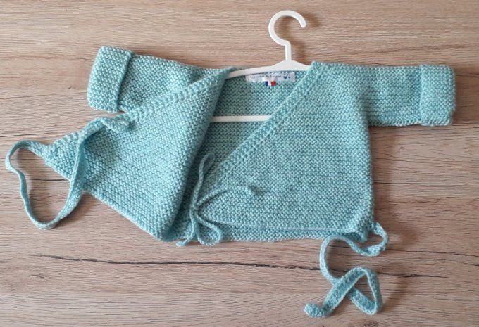 Brassière et petits chaussons assortis 